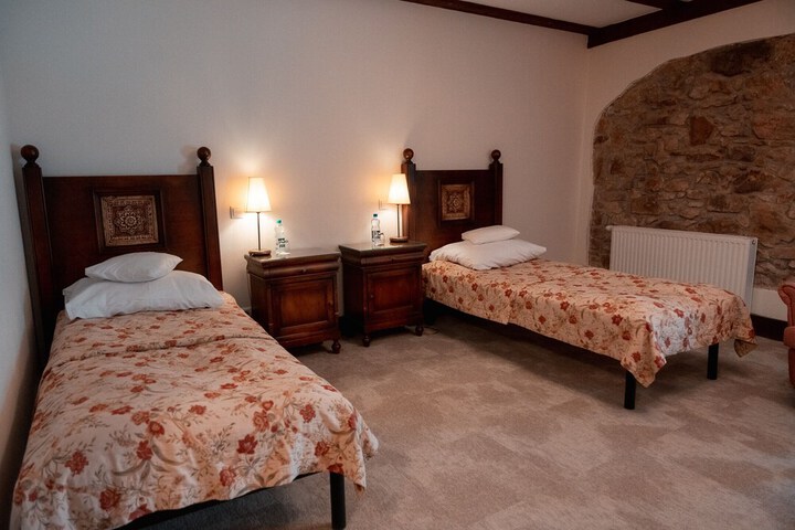 Room 10 of 130