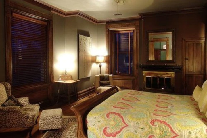 Room 11 of 43