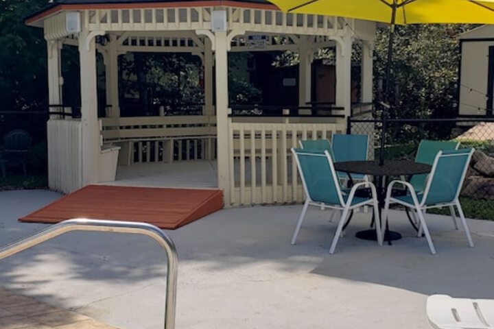 Hotel Exterior 32 of 42