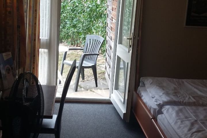 Room 5 of 40