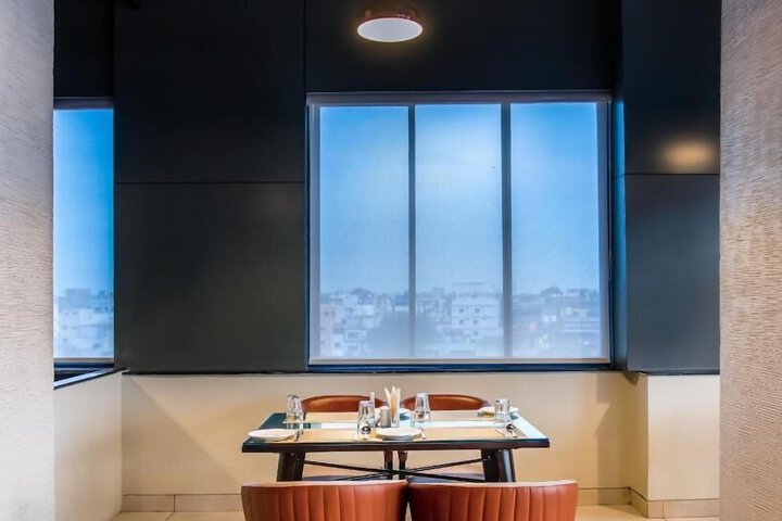 Dining 26 of 36