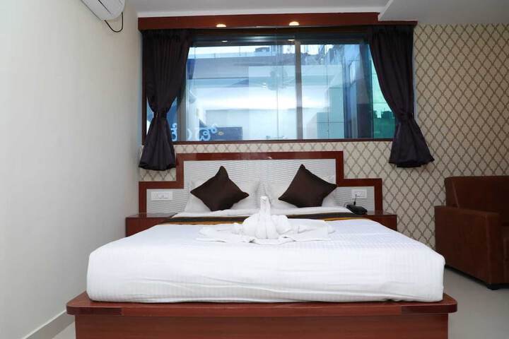 Room 9 of 26