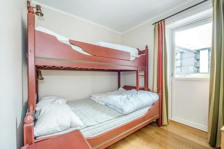 Room 4 of 27
