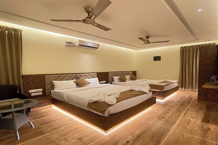 Room 15 of 53