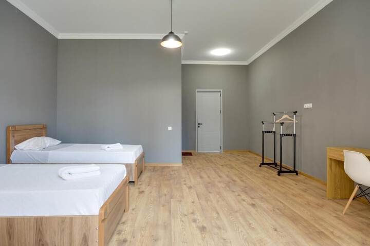 Room 10 of 24