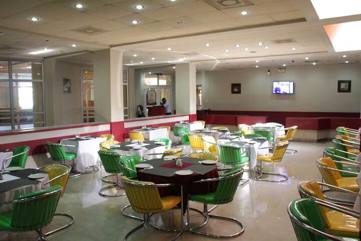 Dining 10 of 11