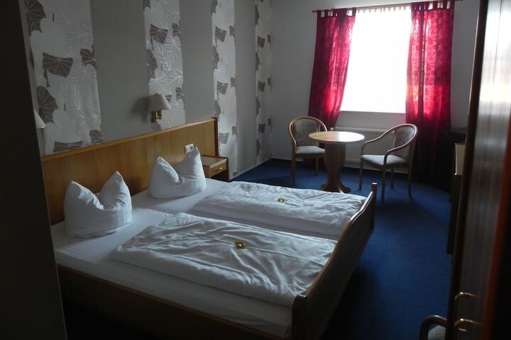 Room 12 of 38