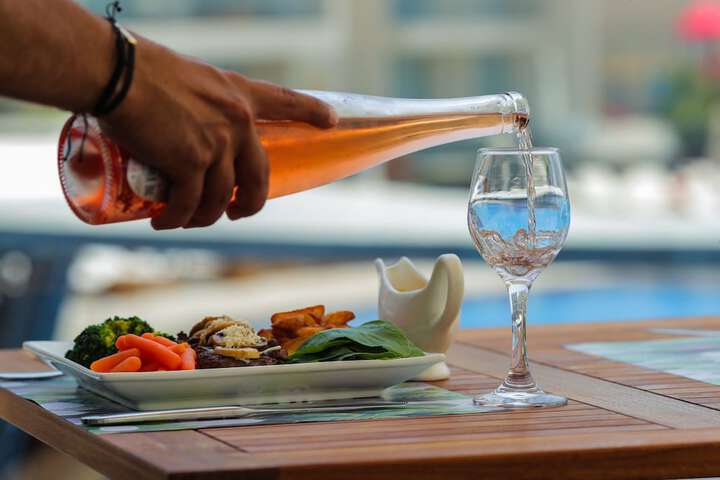 Dining 48 of 65