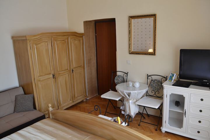 Room 8 of 96