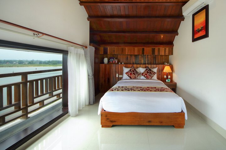 Room 16 of 28