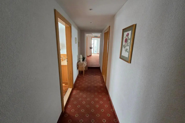 Room 13 of 21