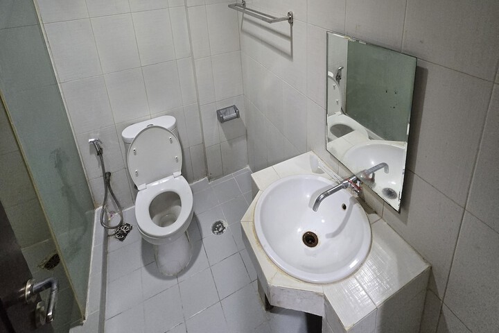 Room 25 of 48