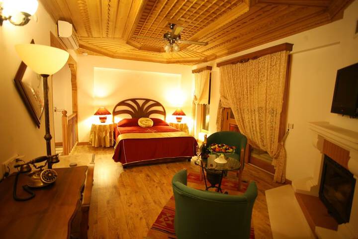 Room 7 of 34