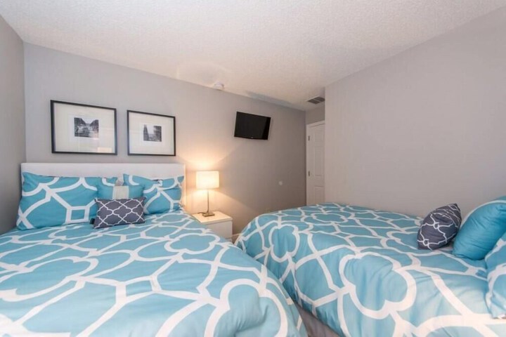Room 10 of 34