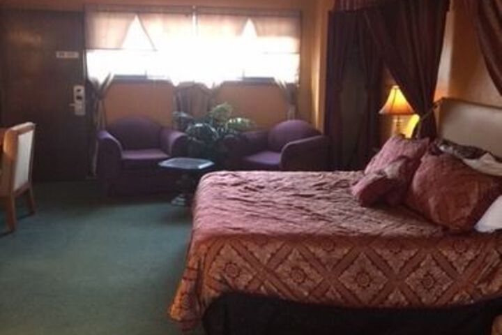 Room 7 of 16