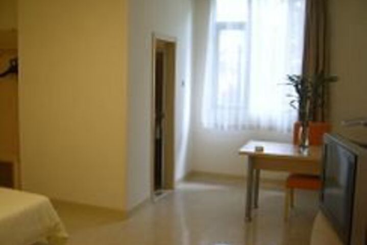 Room 3 of 8