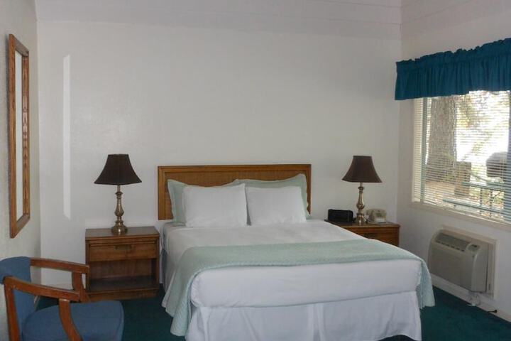 Room 10 of 32
