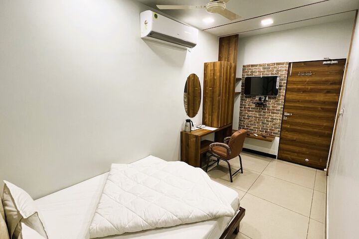 Room 20 of 35