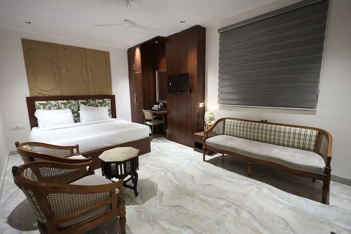 Room 28 of 43