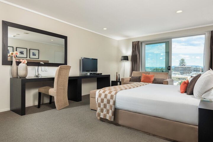 Room 10 of 32