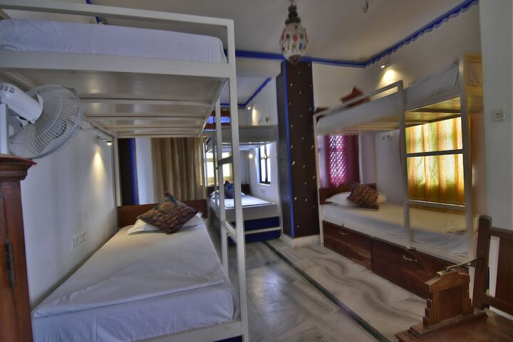 Room 27 of 74