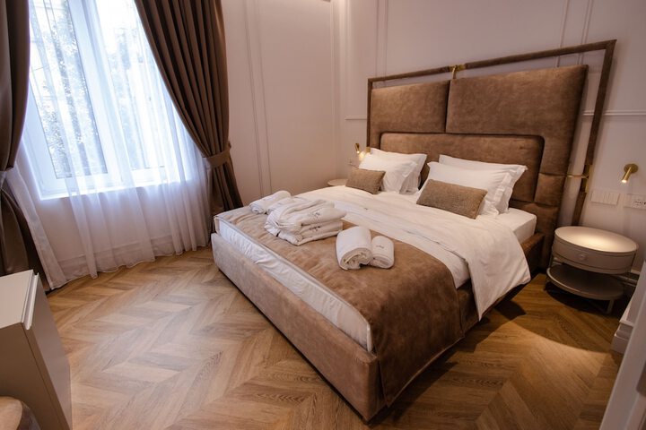Room 9 of 49