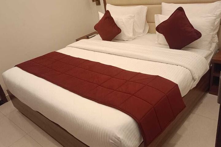 Room 5 of 20