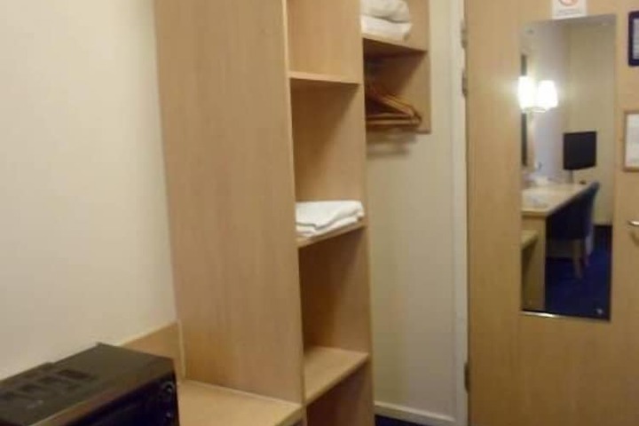 Room 16 of 30