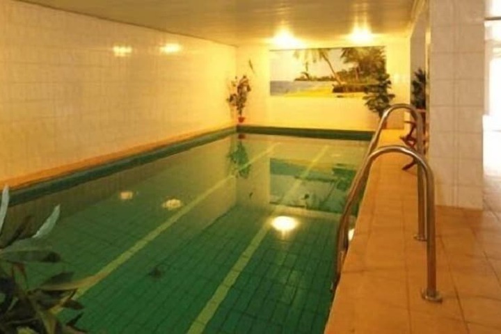 Hotel Pool