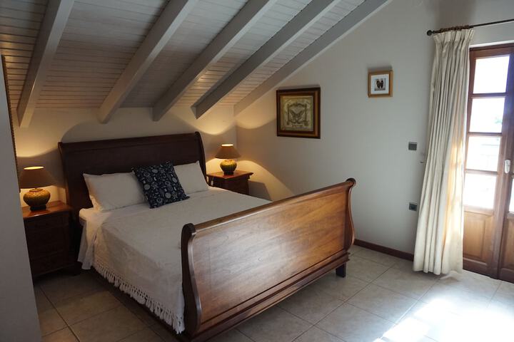 Room 5 of 68