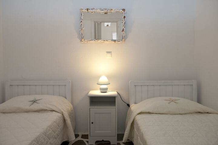 Room 2 of 87