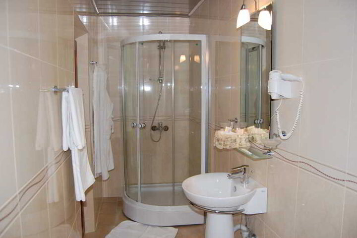 Room 4 of 6