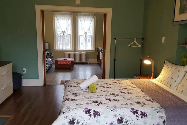 Room 17 of 28
