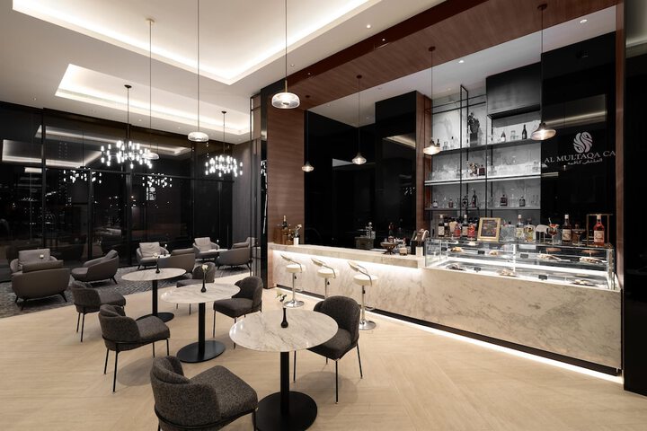 Lounge 76 of 120