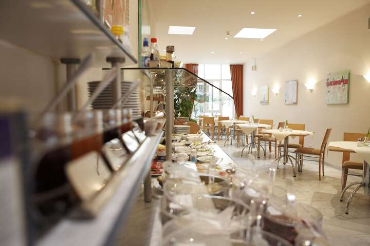 Lounge 64 of 70