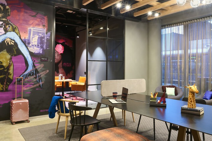 Business Center 38 of 45