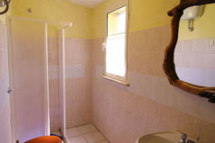 Room 2 of 27