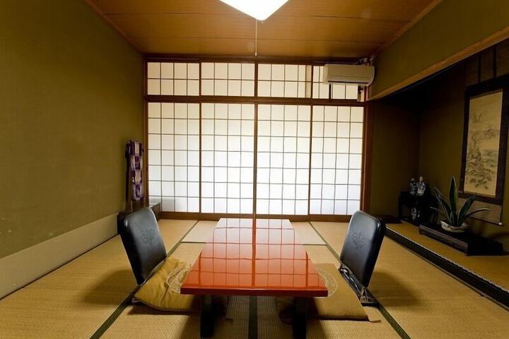 Room 10 of 155