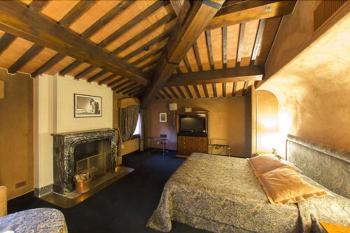 Room 5 of 68