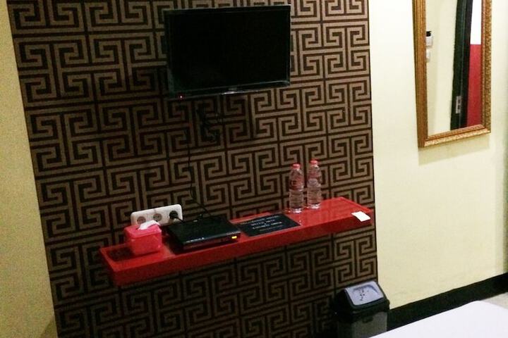 Room 11 of 32