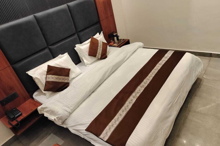 Room 6 of 35