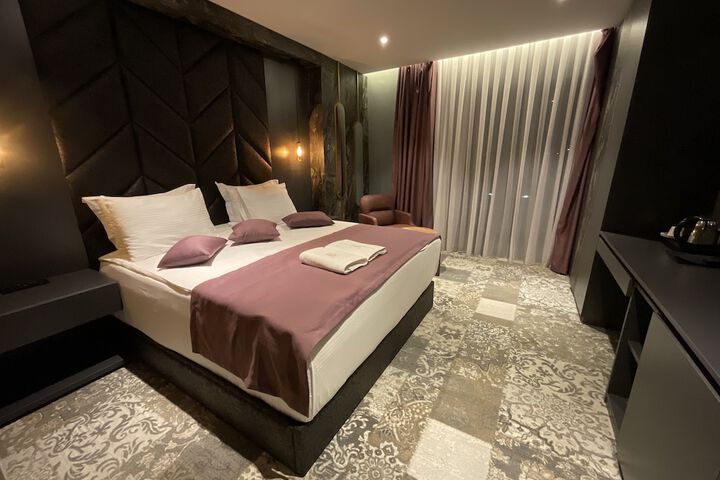 Room 13 of 84