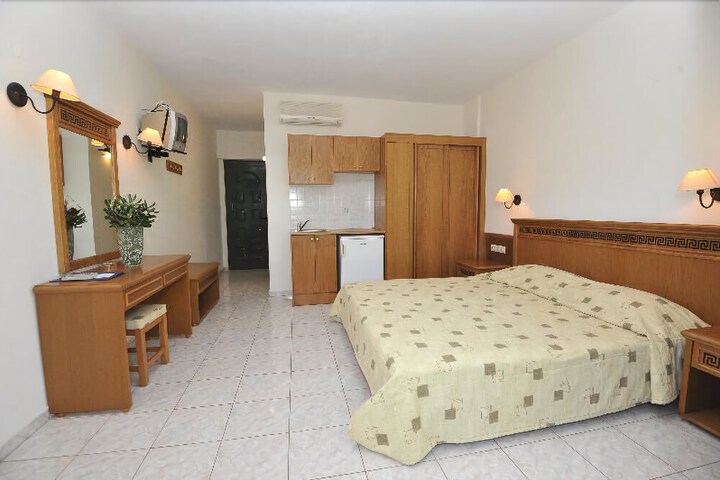 Room 11 of 19