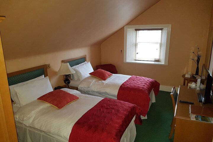 Room 17 of 37