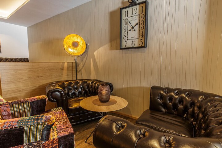 Lounge 64 of 70