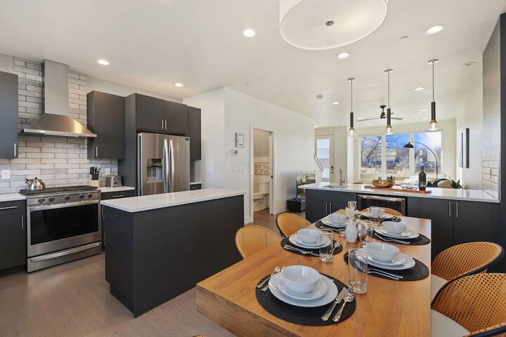 Mountain View Home w / King Beds  &  Rooftop Deck in Fort Collins, CO