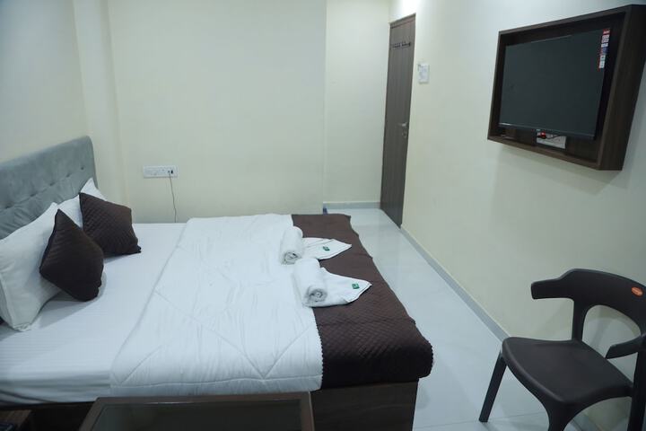 Room 8 of 19