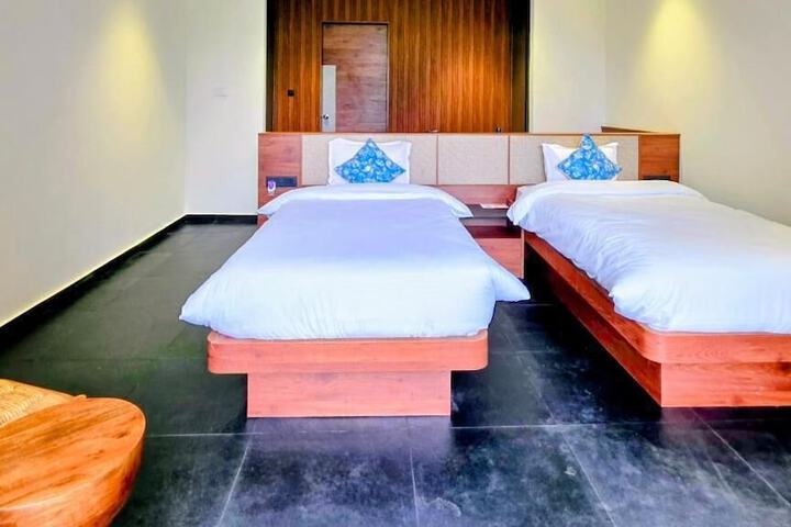 Room 2 of 48