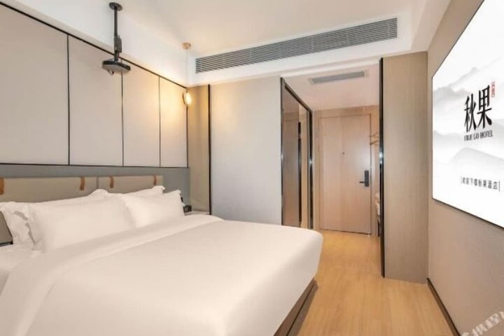 Room 4 of 6