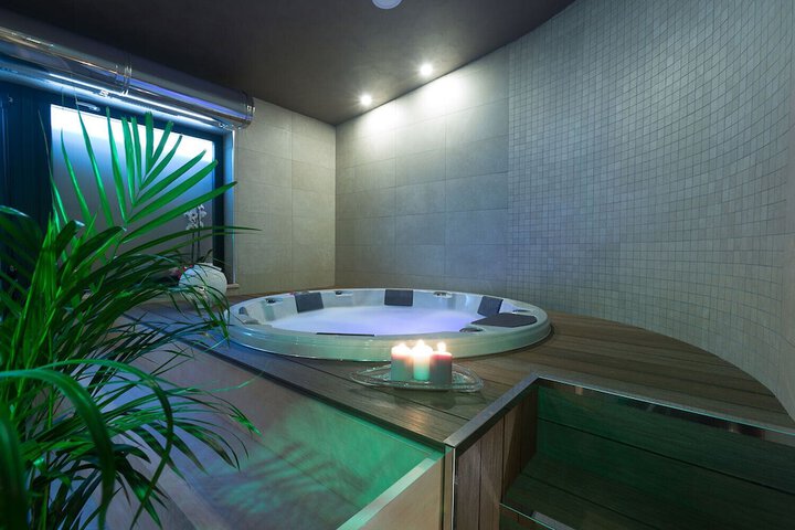 Hot Tub 16 of 50